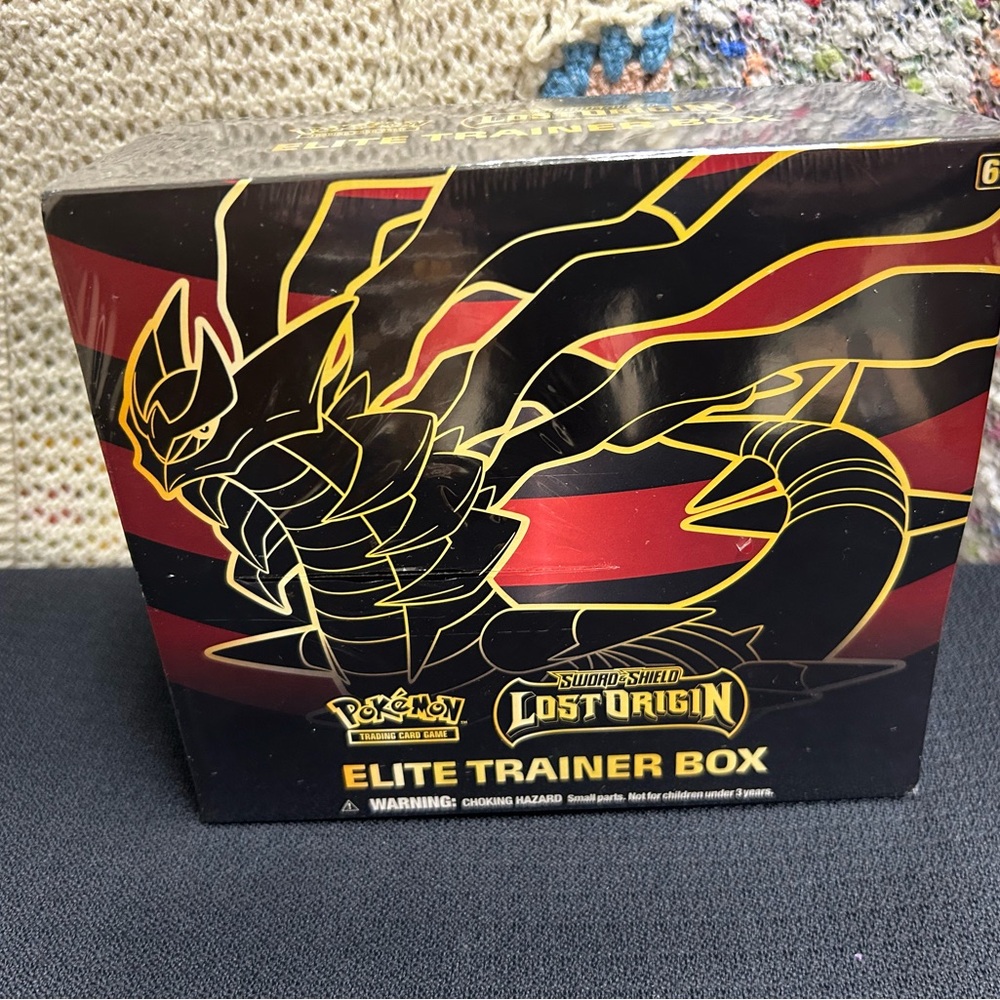 Pokémon TCG: Sword & Shield: Lost Origin Elite Trainer Box